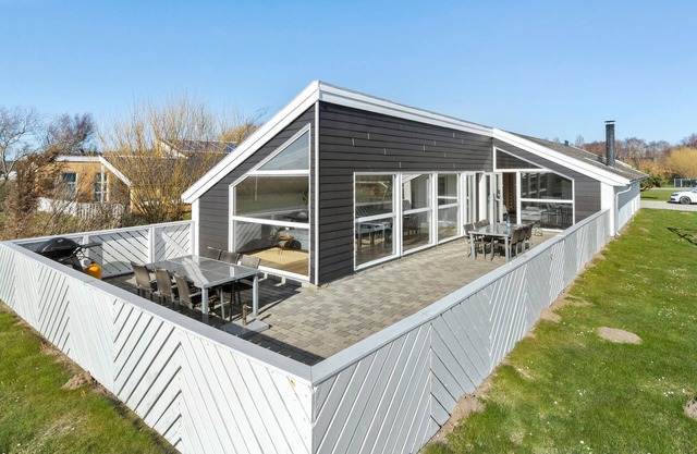 Lovely home in Ebeltoft with sauna