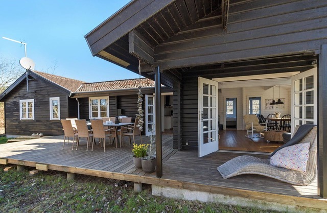 Lovely home in Ebeltoft with WiFi