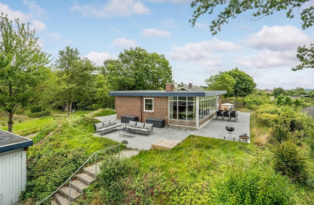 Lovely home in Ebeltoft with WiFi