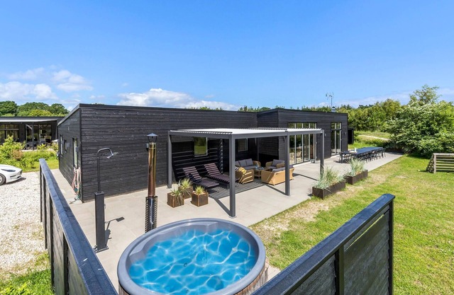 Lovely home in Glesborg with WiFi
