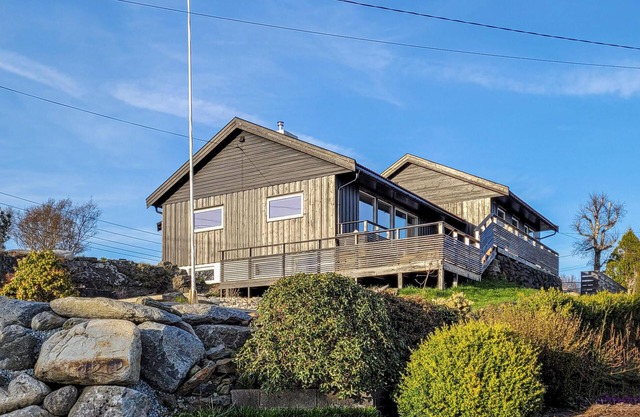 Lovely home in Håvik with WiFi