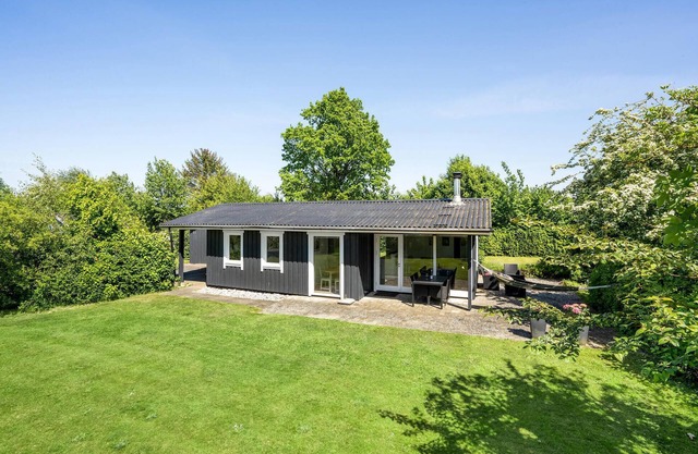 Lovely home in Hejls with kitchen