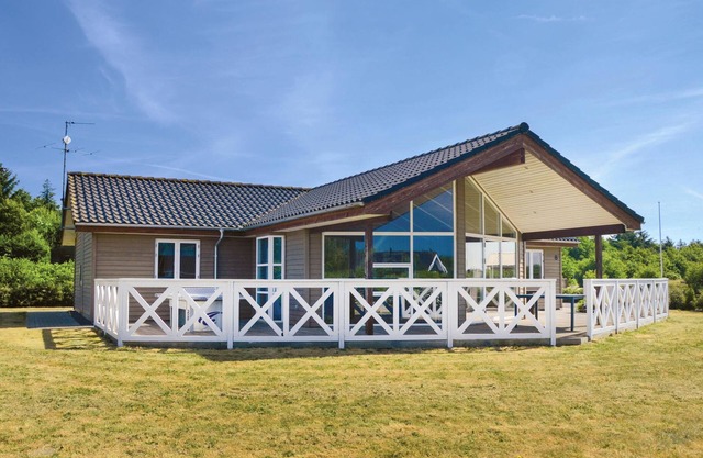 Lovely home in Hemmet with sauna