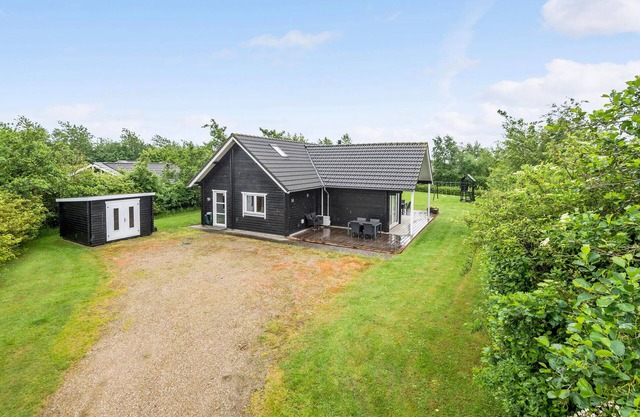 Lovely home in Hemmet with WiFi