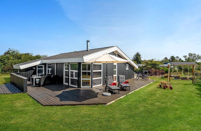 Lovely home in Hjørring with WiFi