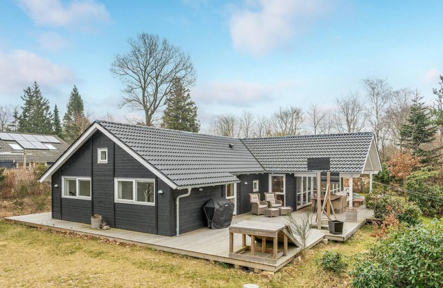 Lovely home in Hornbæk with WiFi