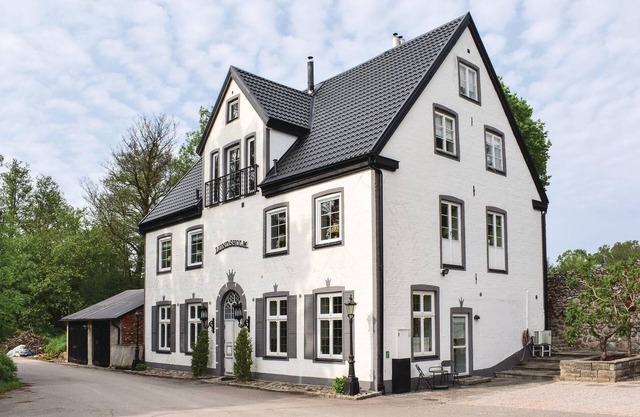 Lovely home in Klippan with sauna
