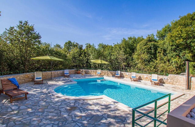 Lovely home in Koromacno with WiFi