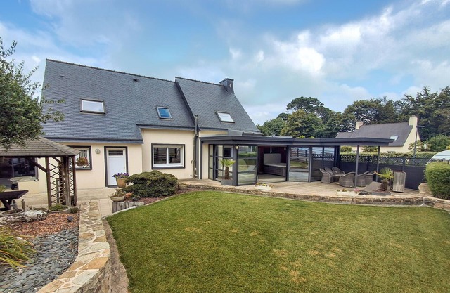 Lovely home in Landivisiau with sauna