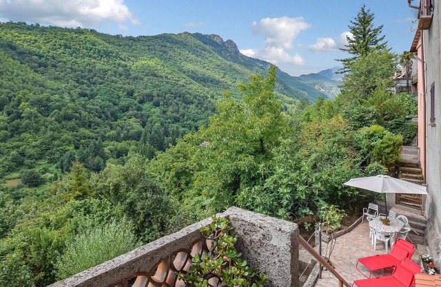 Lovely home in Limano with kitchen