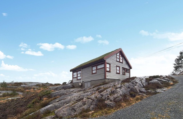Lovely home in Masfjordnes with sauna