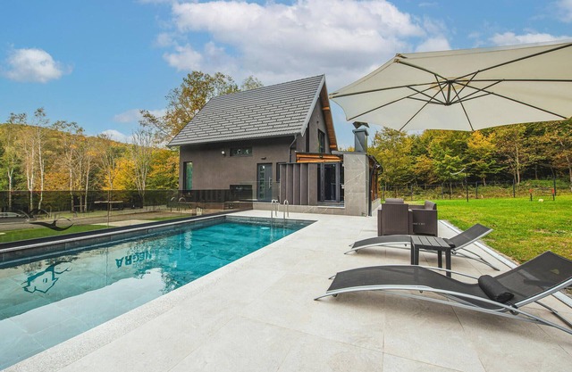 Lovely home in Novo Zvecevo with sauna
