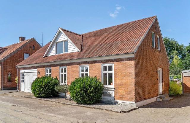 Lovely home in Thyholm with WiFi