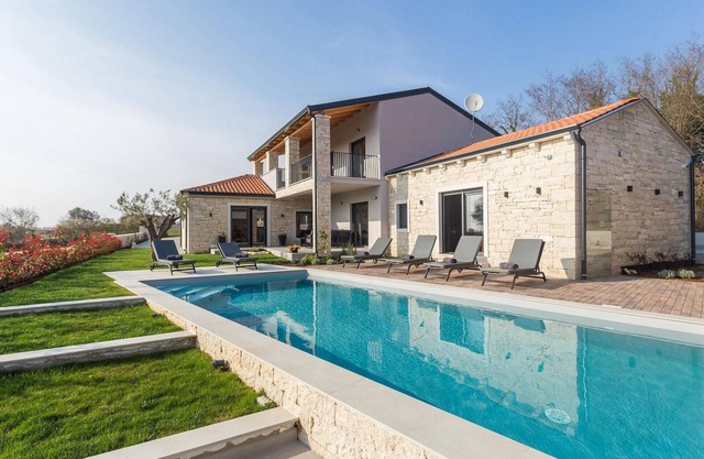 Lovely home in Tinjan with sauna