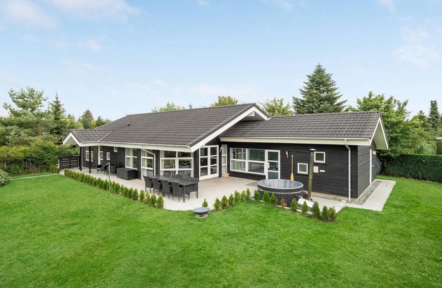 Lovely home in Væggerløse with WiFi