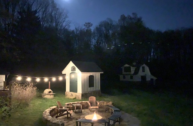 Lovely Hunt Country 3-bedroom cottage with large deck & firepit on 3 acres