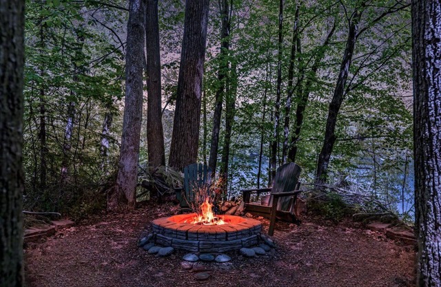 Lovely Lake House + WIFI + Coffee + Kayaks + Views