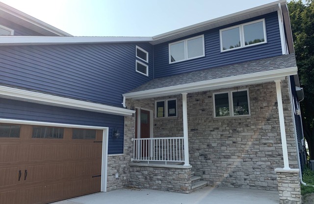 Lovely Lake Winnebago beachfront home, EAA, Packers, water activities, skiing