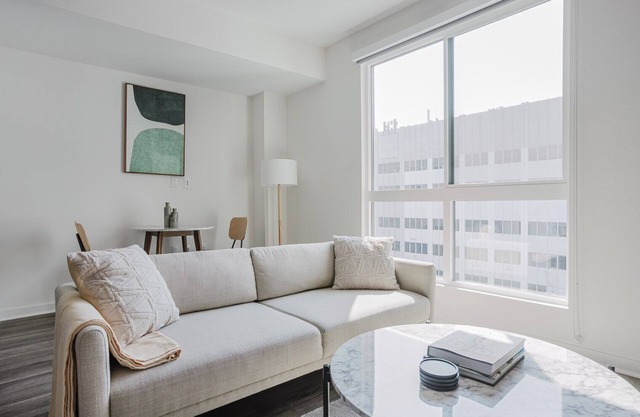 Lovely Long Beach Studio w/Pool, Rooftop & Gym, nr Bars, by Blueground