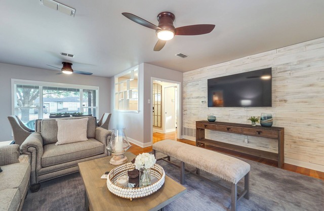 Lovely Lubbock Home w/Furnished Deck & Grill