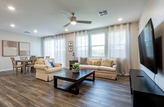 Lovely Lux 4 Bedroom Vegas Home