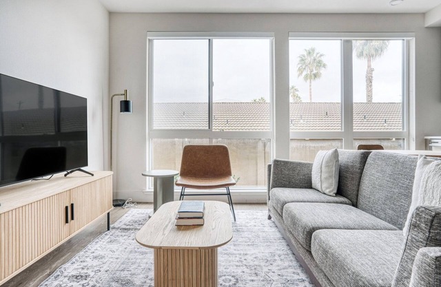 Lovely Mountain View Studio w/Gym & W/D, near 280 & 101, by Blueground