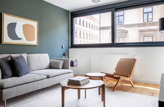 Lovely Neubau 1BR w/ Elevator, close to shopping, U3, U6, by Blueground