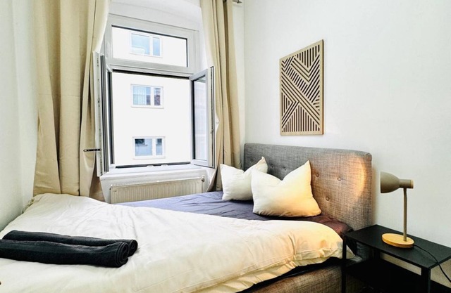 Lovely Room in a Shared Apt. Close to Stadthalle