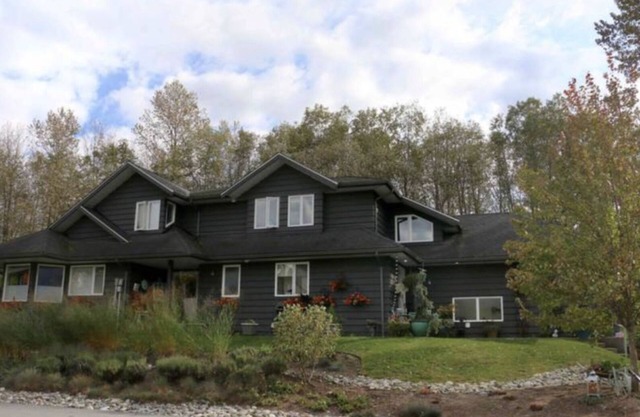 Lovely Squamish Nature Retreat W/Hot Tub