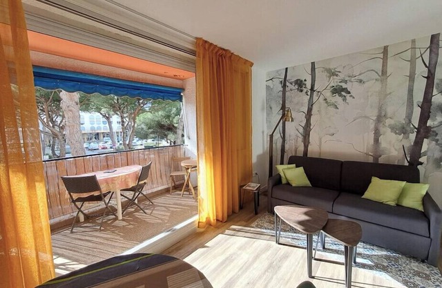 Lovely studio in the city center near the beach