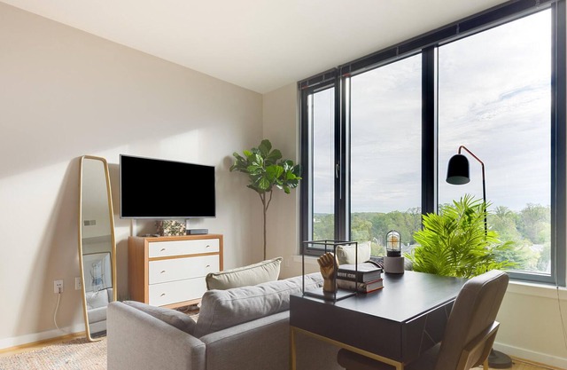 Lovely Studio in Bethesda, Gym + Rooftop Pool