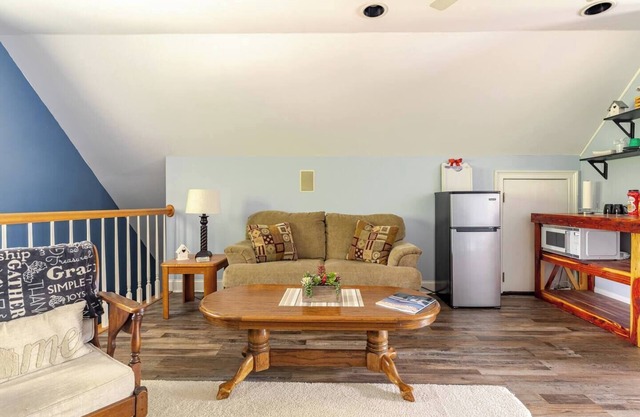 Lovely Studio Loft with Pool