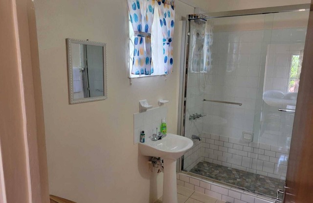 Lovely studio with WiFi in Cool, Cool Mandeville