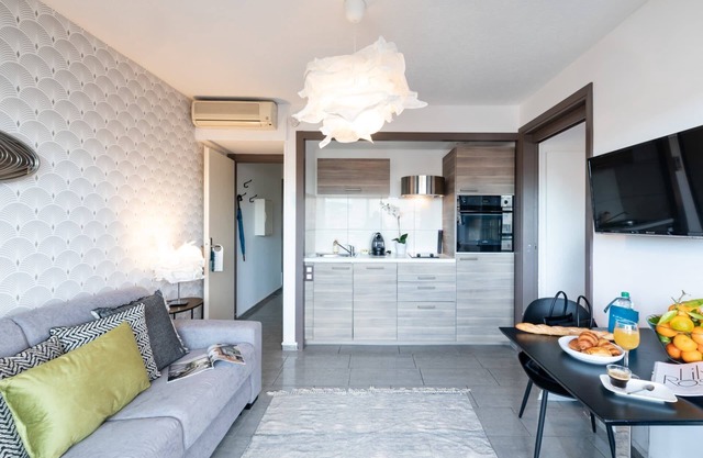 Lovely Terrace 5B - One Bedroom Apartment, Sleeps 4