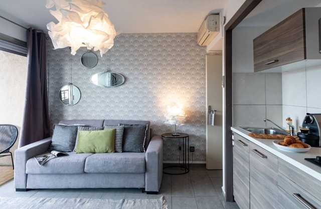 Lovely Terrace 6B - One Bedroom Apartment, Sleeps 4