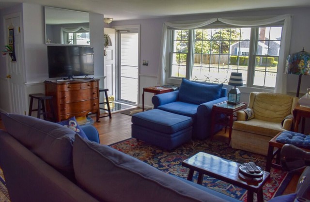 Lovely three bedroom home-located in West Dennis Fingers