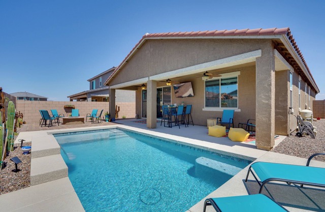 Lovely Tucson Home w/Private Pool & Fire Pit!