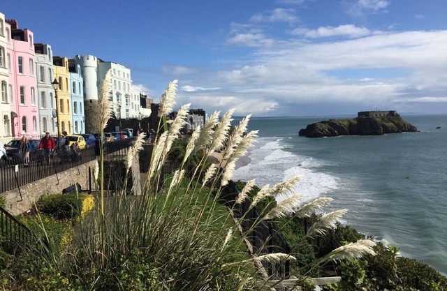 LOVELY VICTORIAN COTTAGE WITH GARDEN, TENBY. CENTRAL, NEAR BEACH AND TOWN CENTER