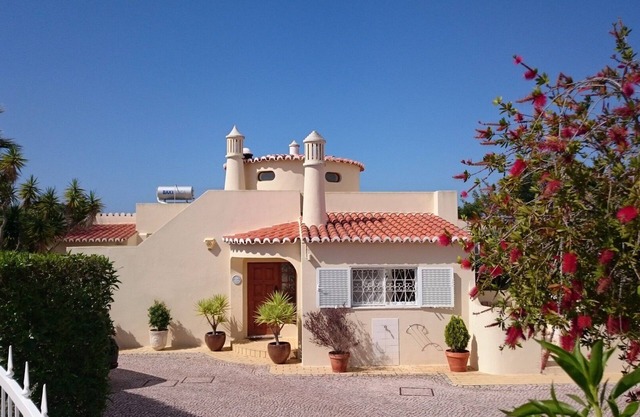 Lovely villa in Carvoeiro, sea views, beach in walking distance, very quiet