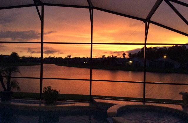 Lovely Villa, Sw Lakeside Position, Private Screened Pool, Games Room, Internet
