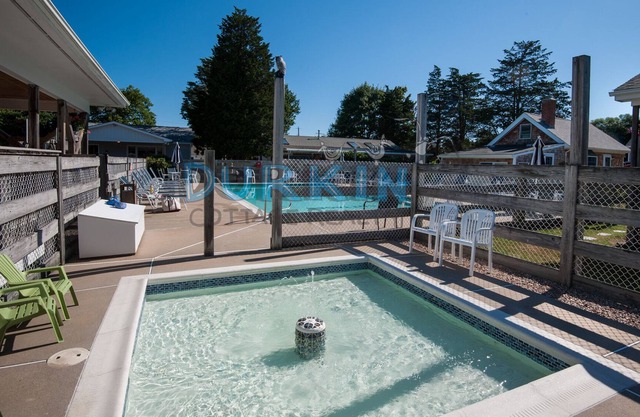 Lower Level Apartment Unit, Pool Access, Close to Beach