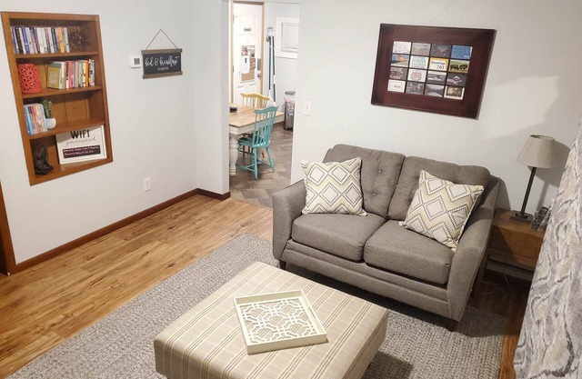 Lower Unit-Hawthorne Area-15 min walk 2 Dwtn Fargo