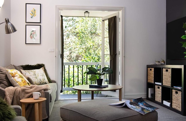 Lucini Cottage- wood fire and stunning bush views