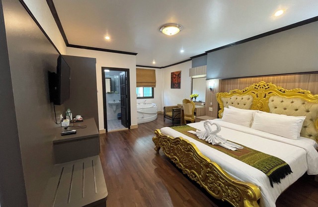 Lucky City Hotel