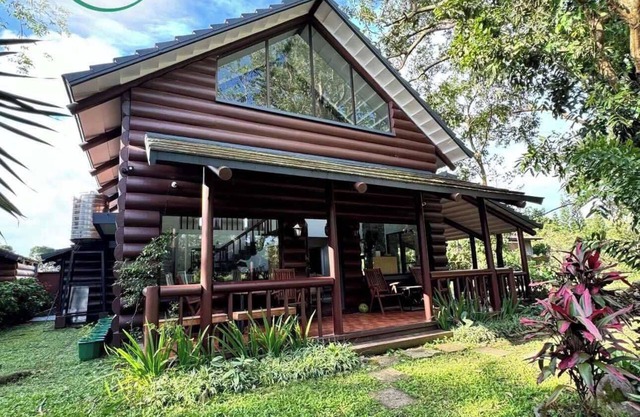 Luntian Log cabin in Tagaytay