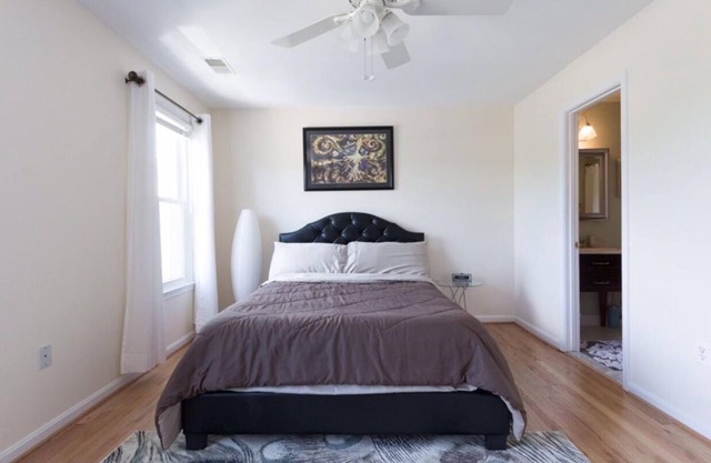 Lux 4BR House-Mins to DC-Free Parking