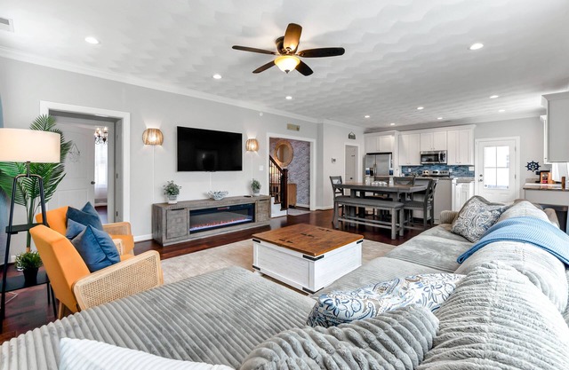 Lux 5BR Beach Home Sleeps 10 Family Ready