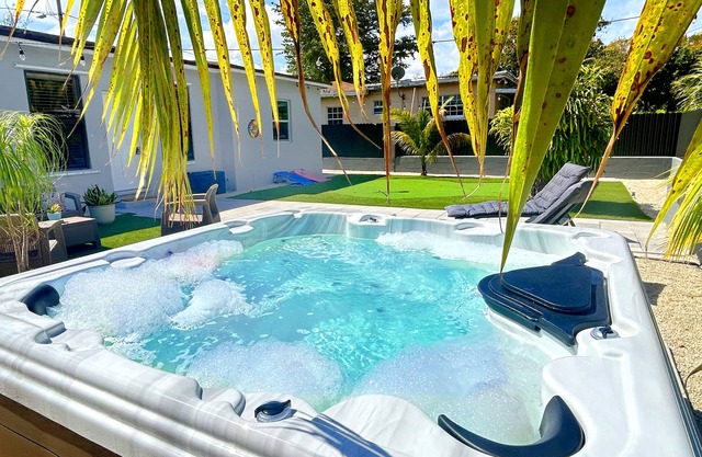 Lux, Comfy & Fun ~ Location ~ Backyard ~ Games!