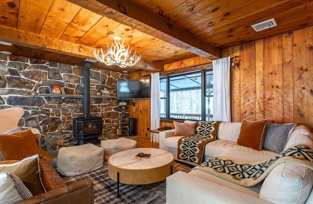 Lux Hot Tub Cabin w Fire Pit