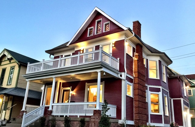 ✨Lux Indy Villa Sleeps 25 Walkable High-End Sanitized Downtown Oasis ✨